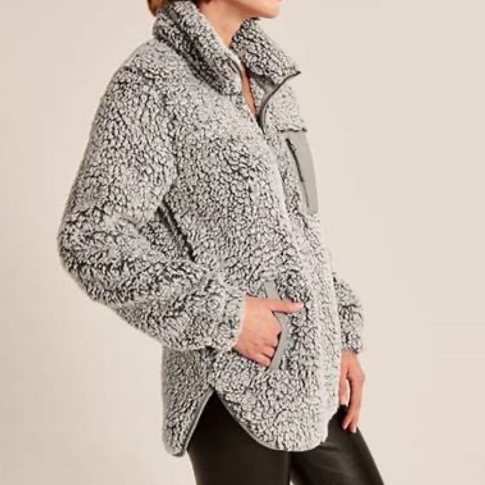 Abercrombie grey Sherpa half zip with faux leather trim sweatshirt size medium